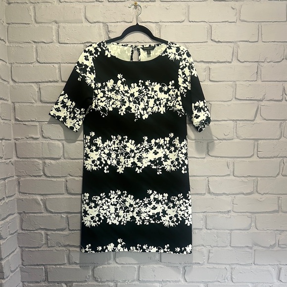 Banana Republic Dresses & Skirts - NWOT Banana Republic Black and White Sheath Mini Dress size 4